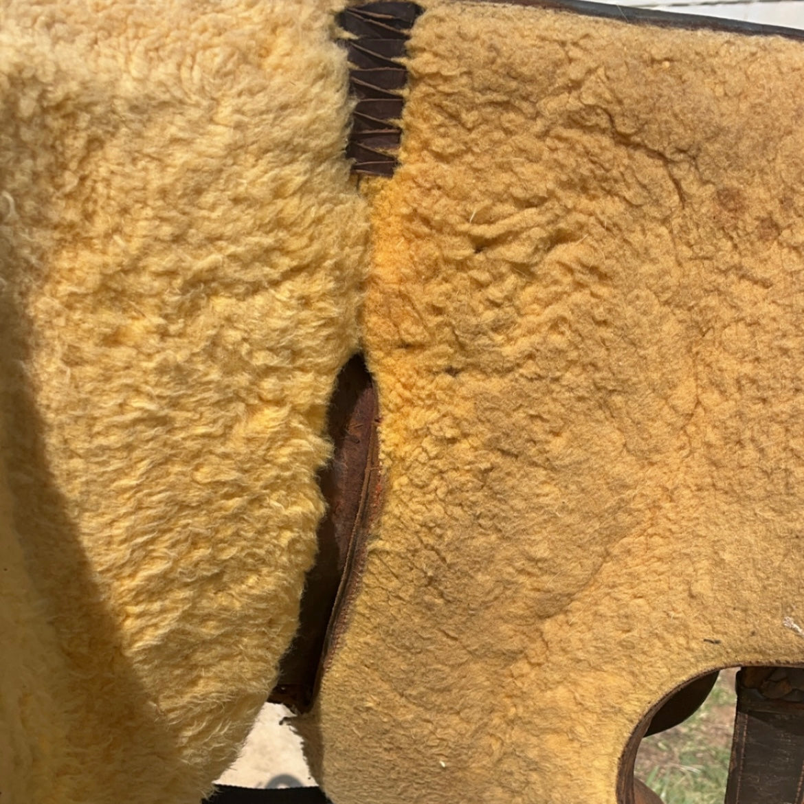 14” Roohide barrel saddle